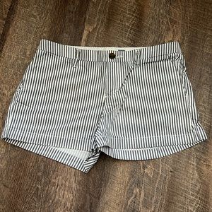 Pin strip shorts